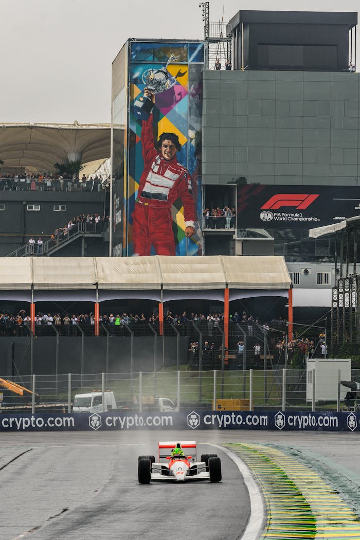 A thrilling Formula 1 scene at São Paulo
